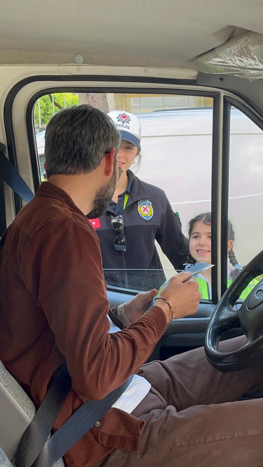 Nazilli’de trafik onlara emanet: Minik polislerden sürücülere yakın markaj