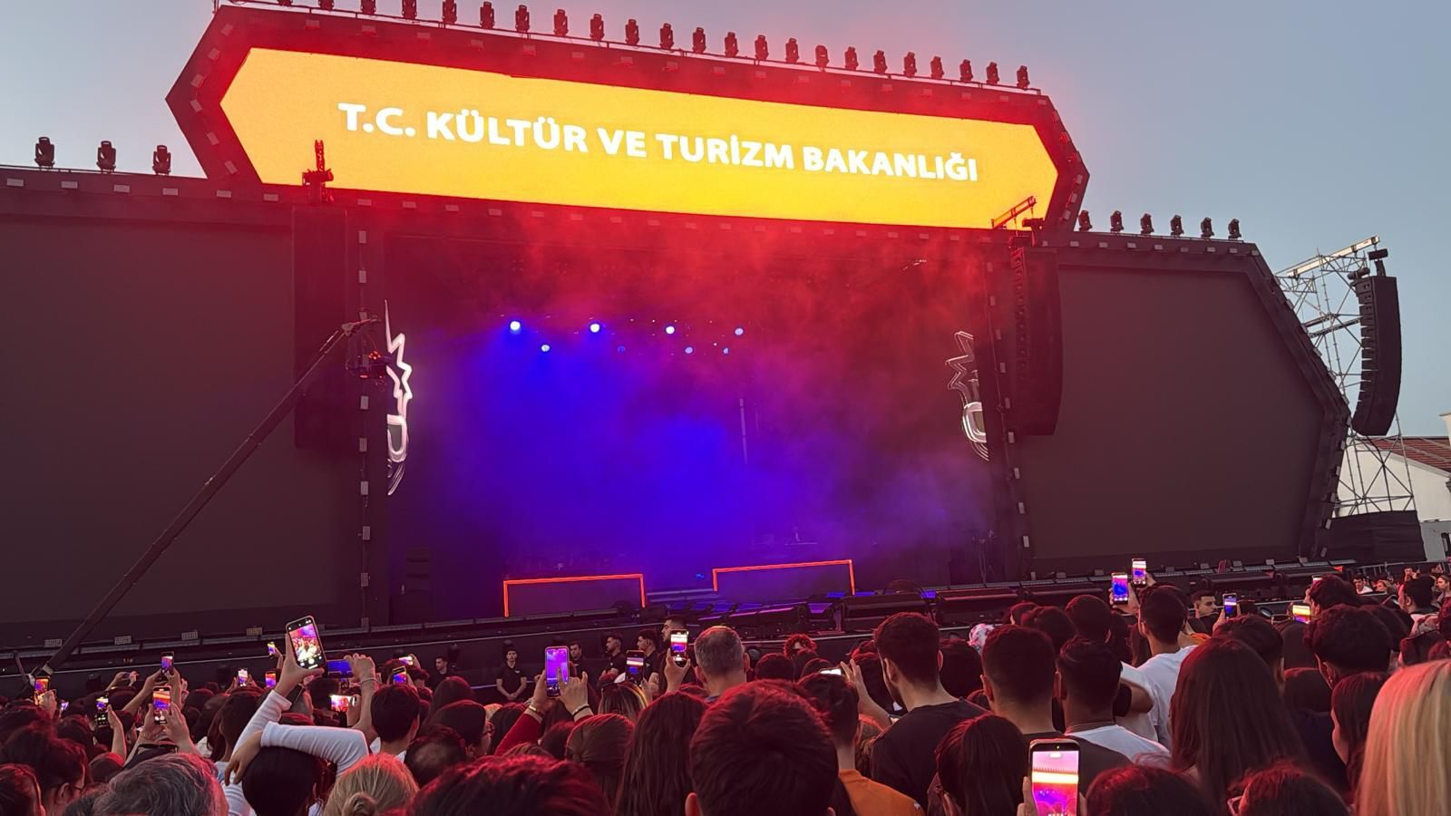 Sefo Aydın’ı Salladı Festivalde Binlerce Kişi Şarkılara Eşlik Etti (3)