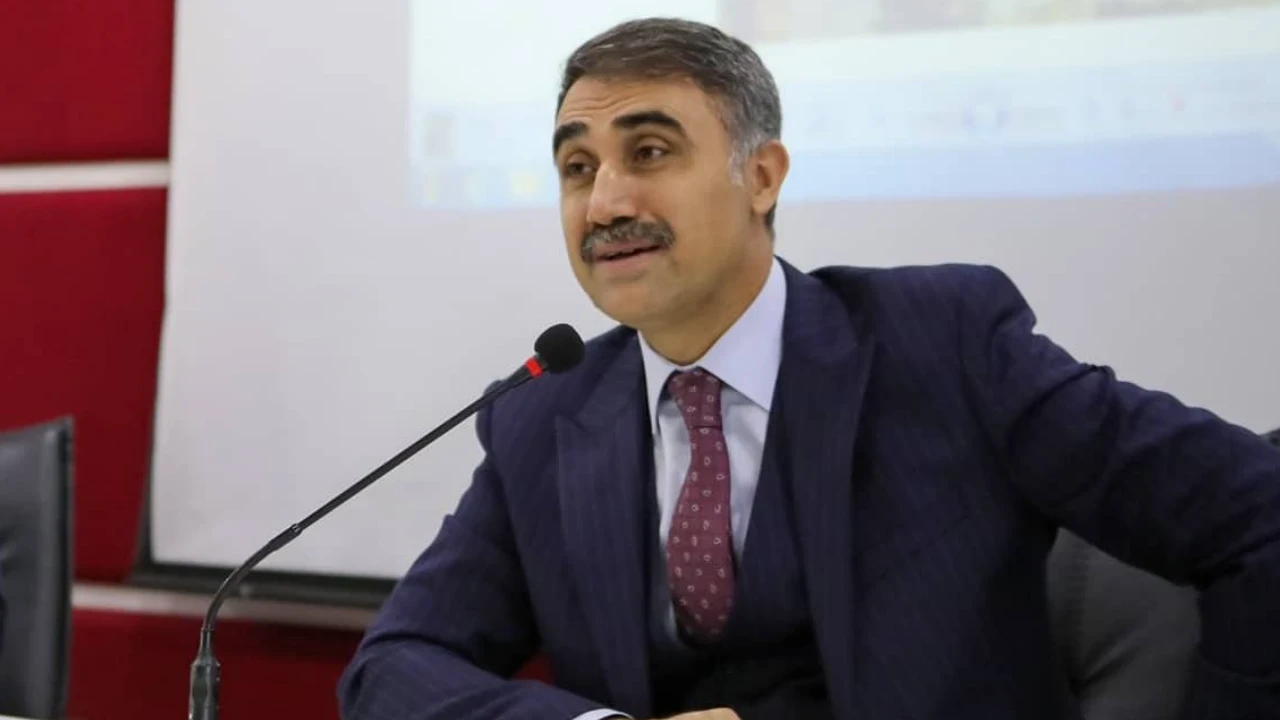 Serdar Mutta Kimdir