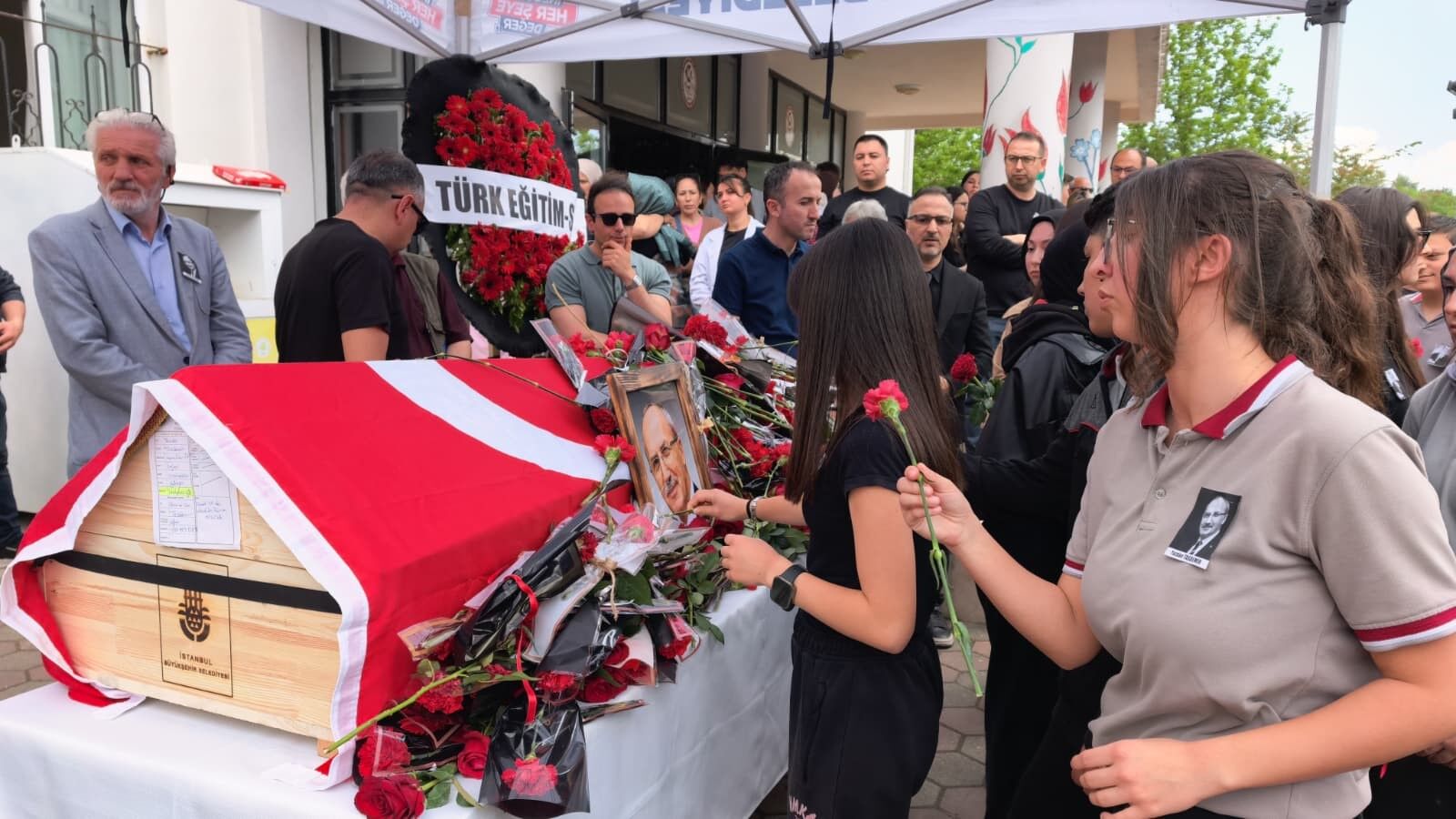 Sevilen müdür ölümüyle kahretti! Okulda gözyaşları sel oldu