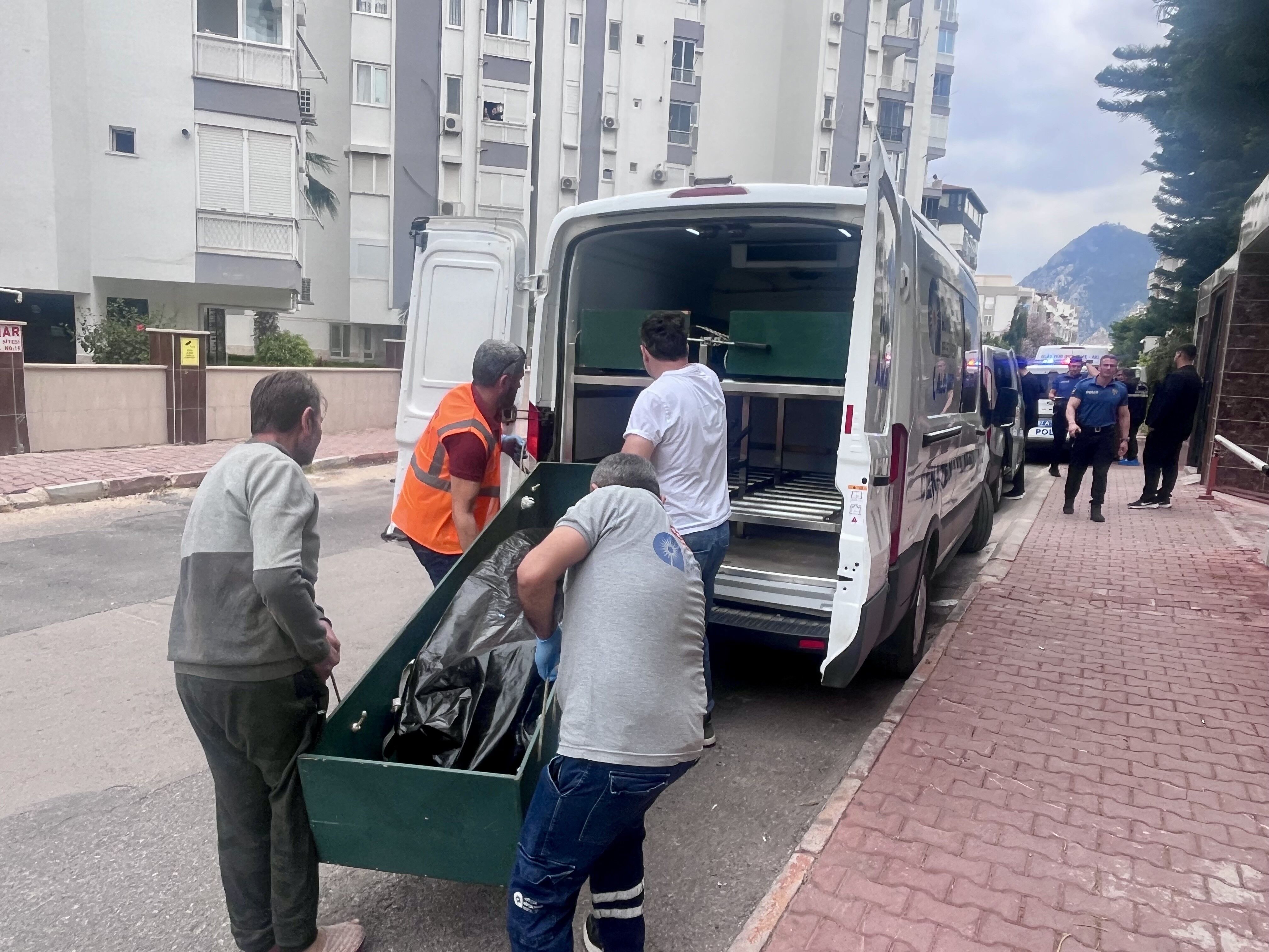 Sır Dolu Sessizlik! Genç Kadın Evinde Ölü Bulundu (5)
