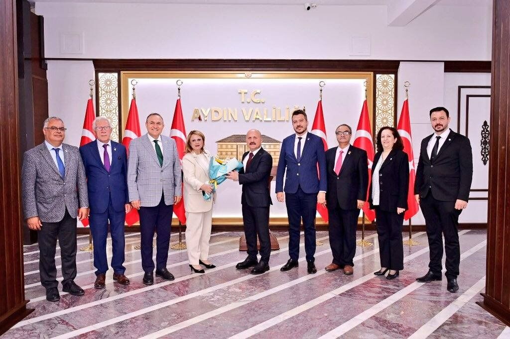 Vali Varol’a hayırlı olsun ziyaretleri başladı İYİ Parti Aydın teşkilatını makamında ağırladı