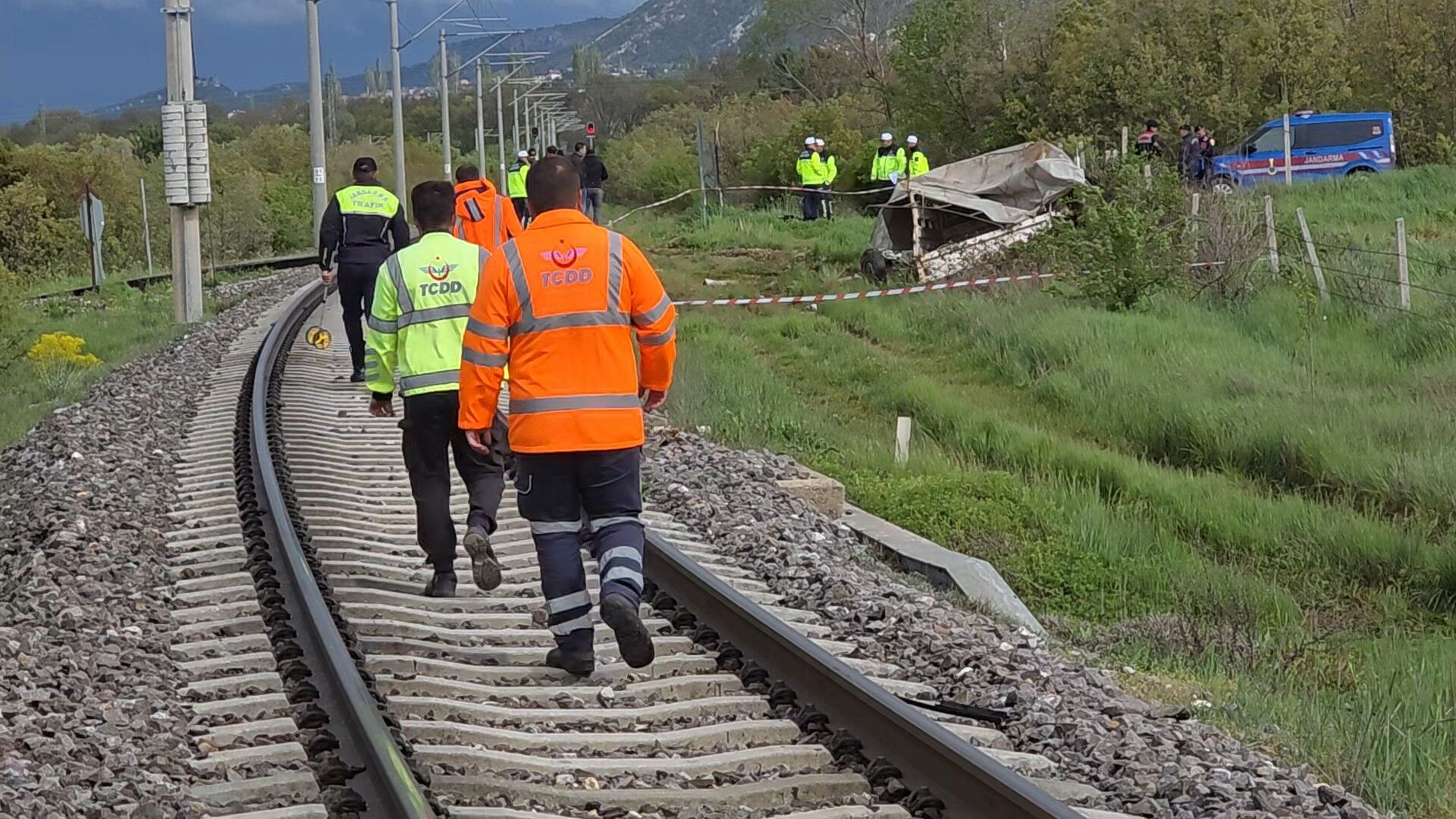 Yolcu Treniyle Kamyonet Çarpıştı! 1 Ölü (2)