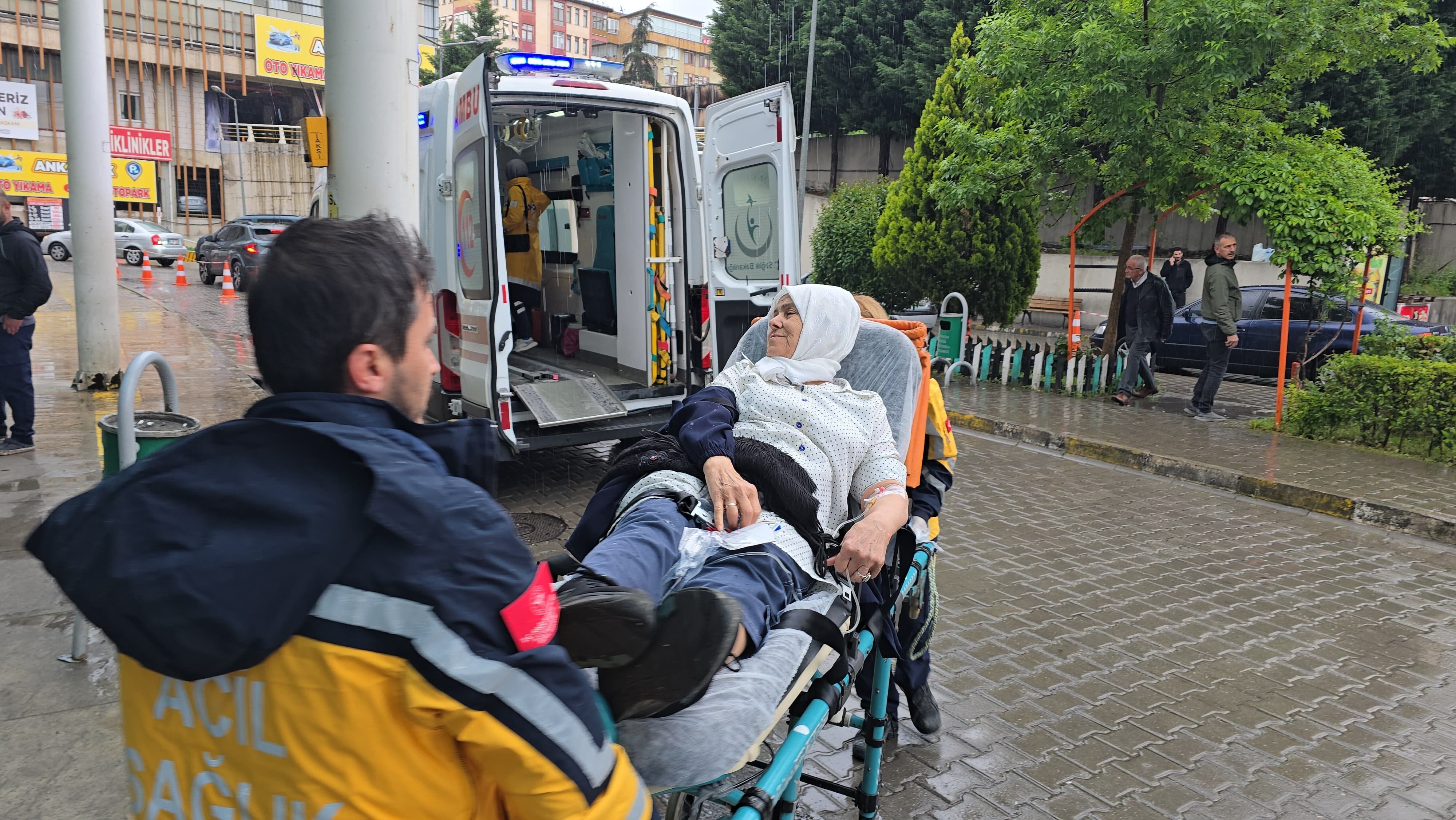 Zehirlenen şehit yakınları hastaneye kaldırıldı