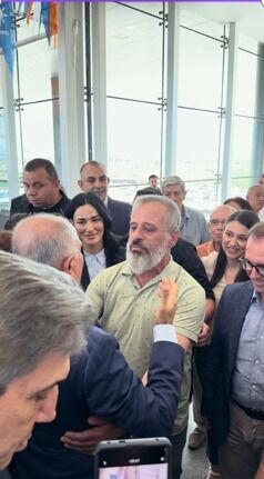 AK Parti Genel Başkan Vekili Ala’ya Aydın’da hemşehrisinden sıcak karşılama 
