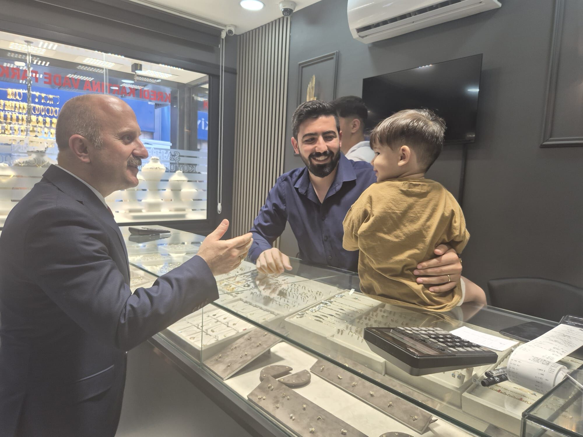 Aydın Valisi Varol Söke’de Incelemelerde Bulundu Vatandaş Ve Esnafla Bir Araya Geldi (7)