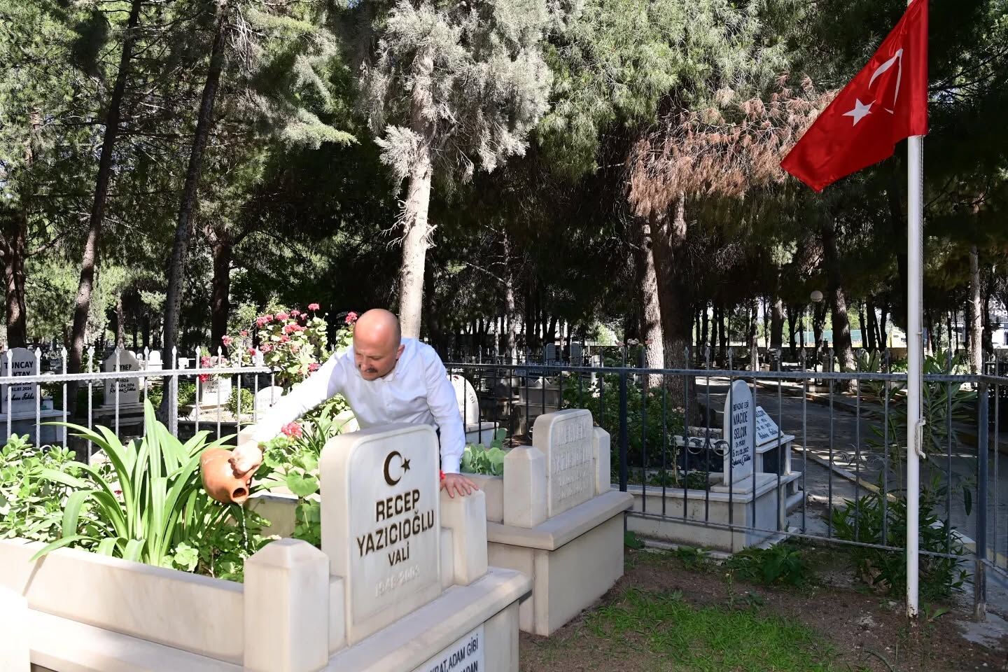 Aydın Valisi Varol’dan anlamlı ziyaret ‘Süper Vali’yi unutmadı