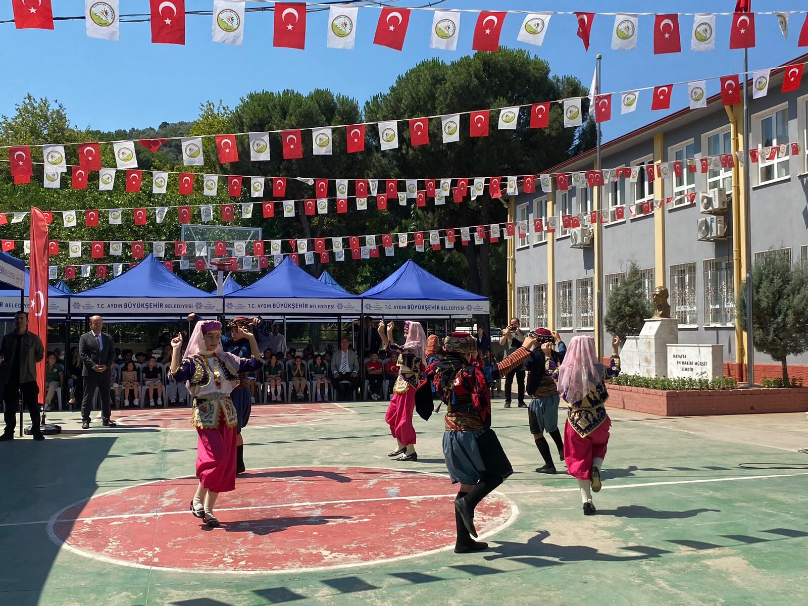 Aydın’da 190 bin öğrenci karne sevinci yaşadı