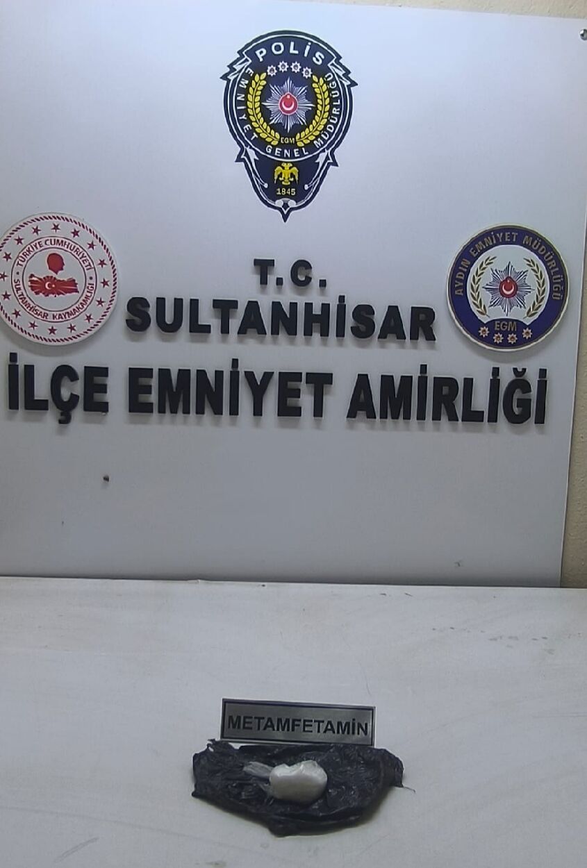 Aydın’da Aracın Içinde Metamfetaminle Yakalandı