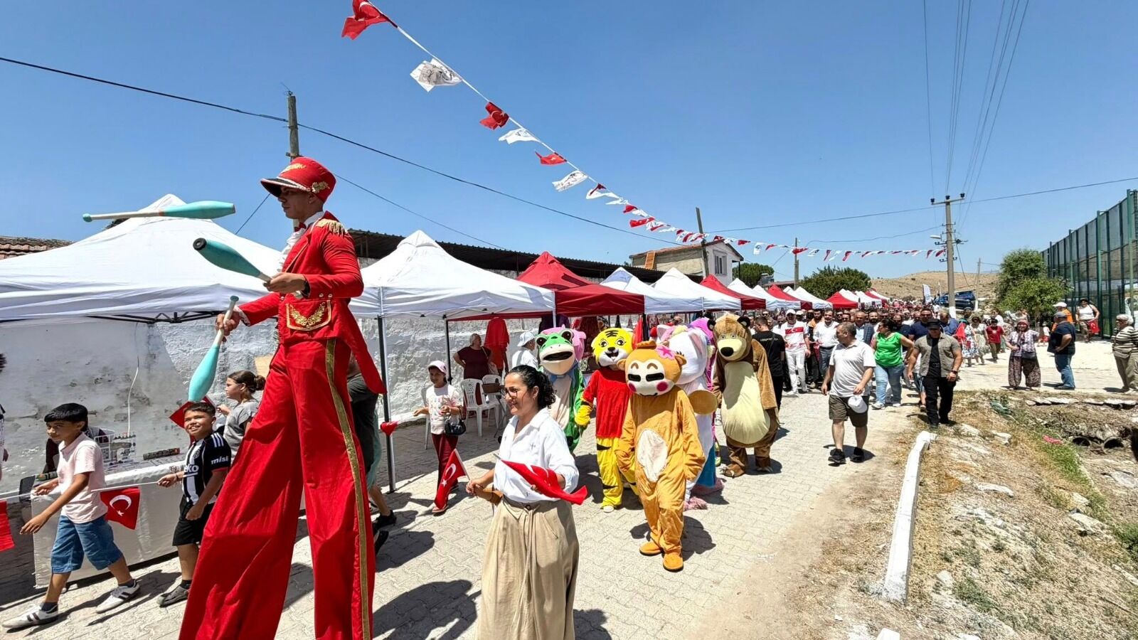 Aydın’da Binlerce Kişiyi Buluşturdu Serçin Yılan Balığı Festivali Yoğun Ilgi Gördü (1)