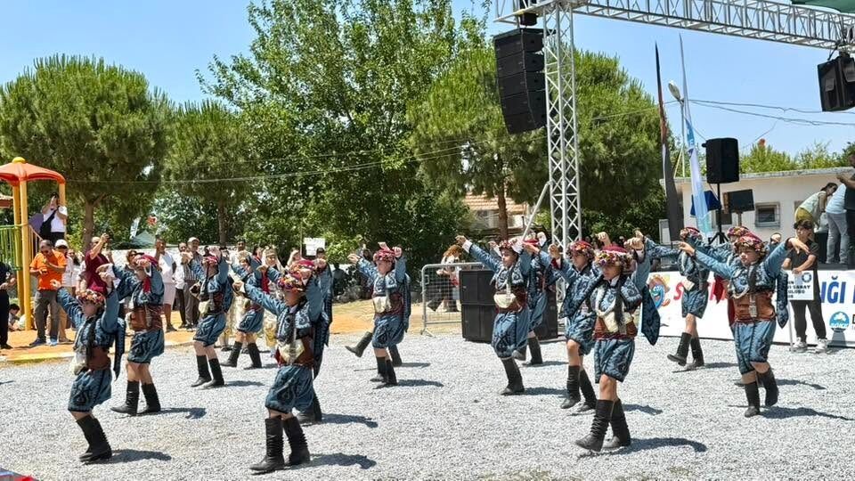 Aydın’da Binlerce Kişiyi Buluşturdu Serçin Yılan Balığı Festivali Yoğun Ilgi Gördü (5)