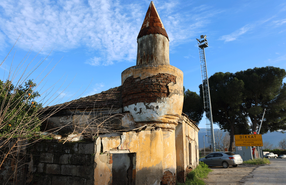 Aydın’da bir asırlık İstasyon Camii kaderine terk edildi