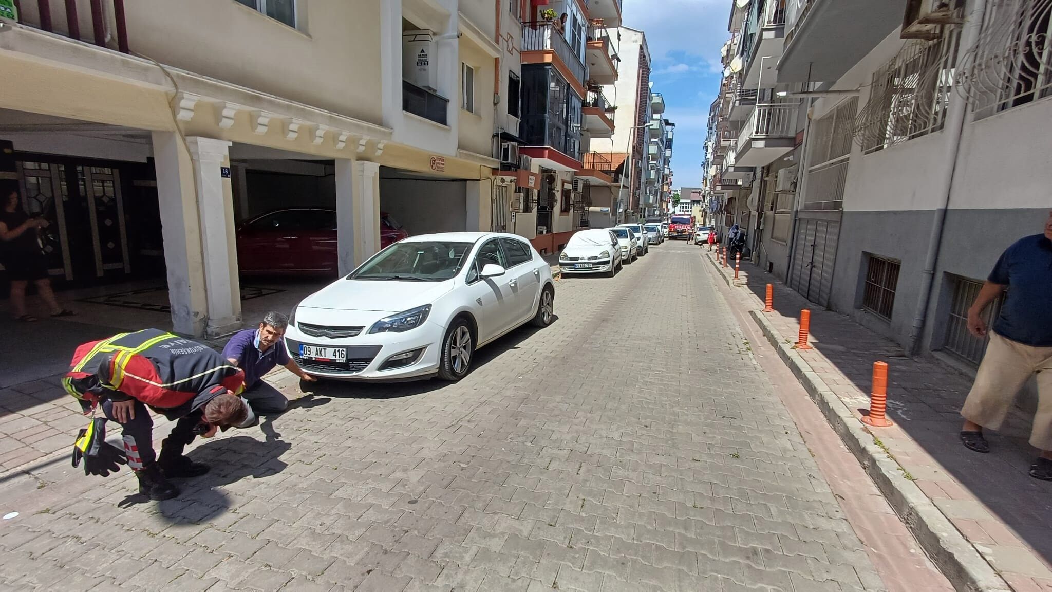 Aydın’da çıkan dumanlar panik yaşattı! Yanlış park krizi itfaiyeyi kilitledi