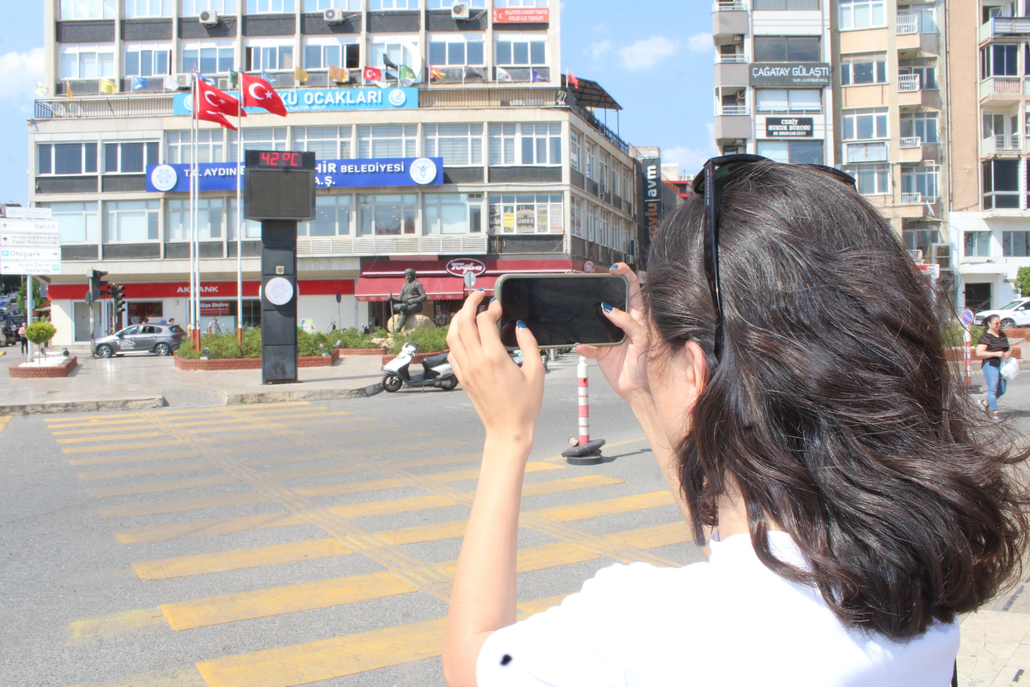 Aydın’da Kavurucu Sıcaklar Etkisini Artırdı Termometre 42 Dereceyi Gördü (1)