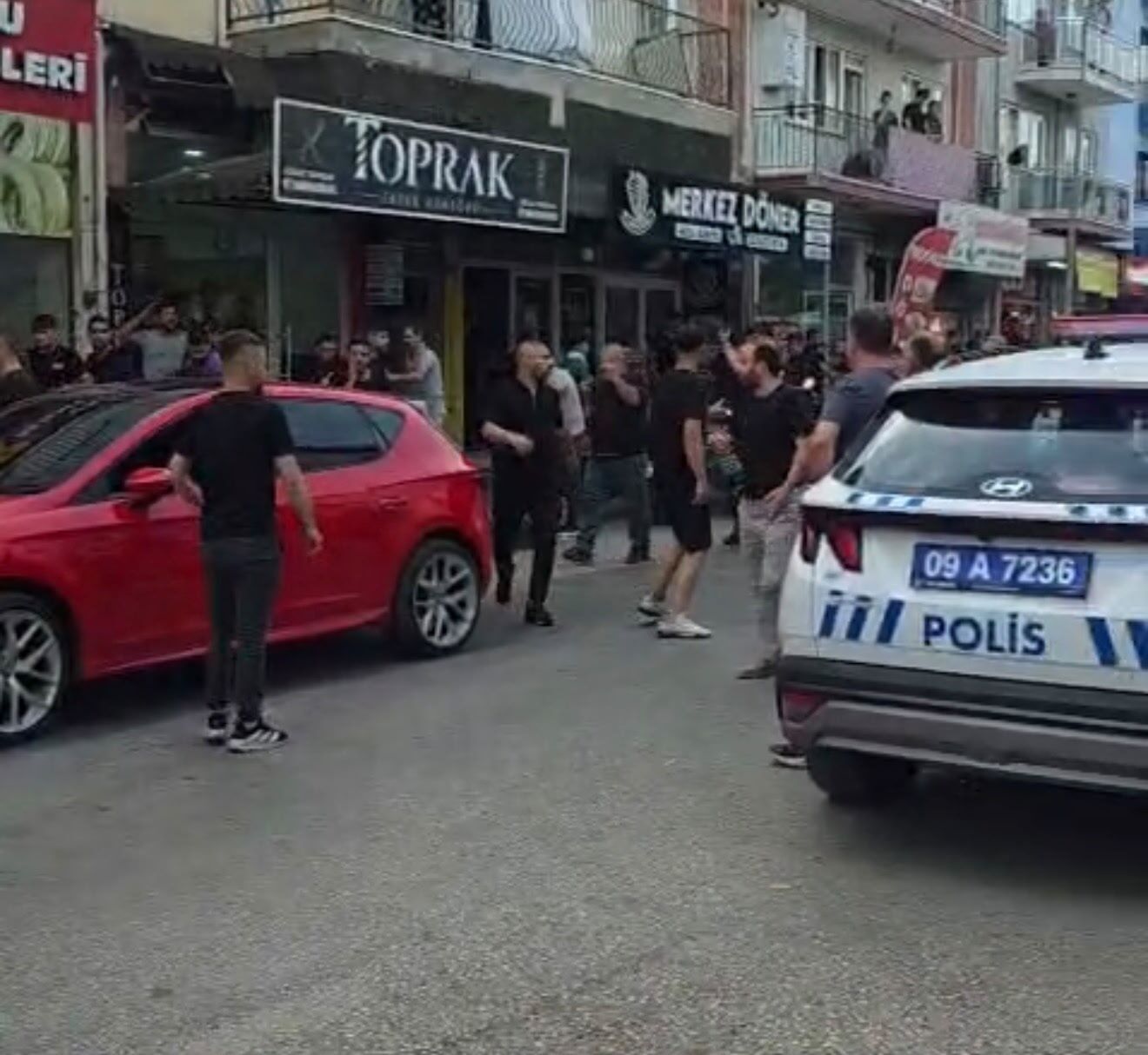 Aydın'da Tekme Tokat Kavga! Yaralı Polis Var (2)