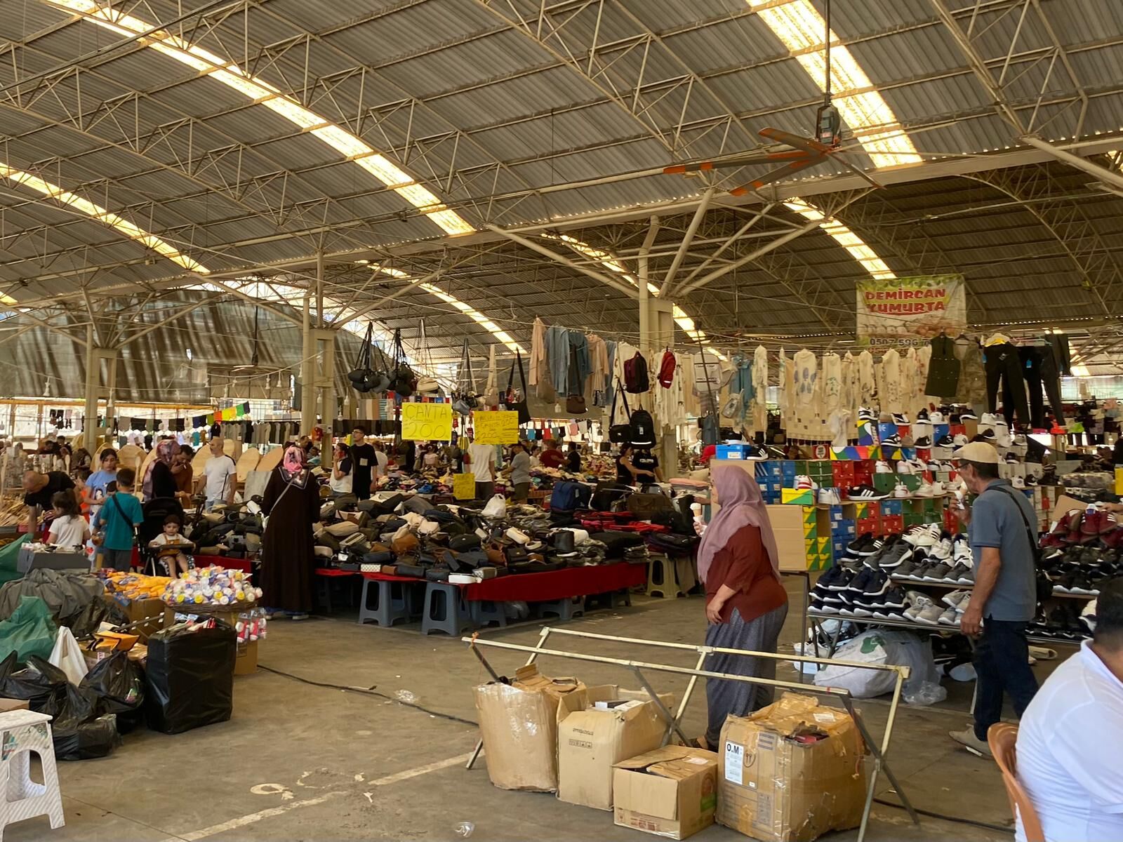 Aydın’da Ucuz Etiketi Gören Koştu! Alışveriş Ve Lezzet Şöleni Bir Arada (1)