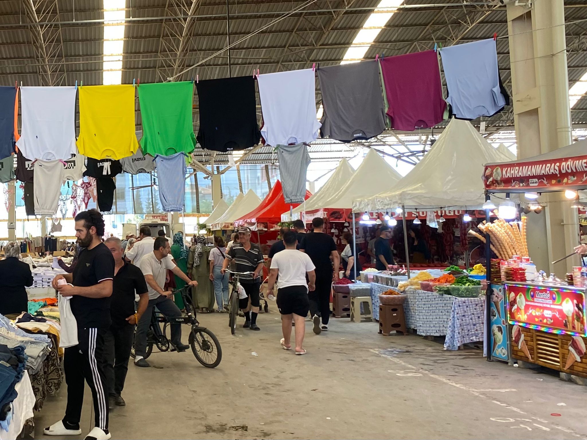 Aydın’da Ucuz Etiketi Gören Koştu! Alışveriş Ve Lezzet Şöleni Bir Arada (2)