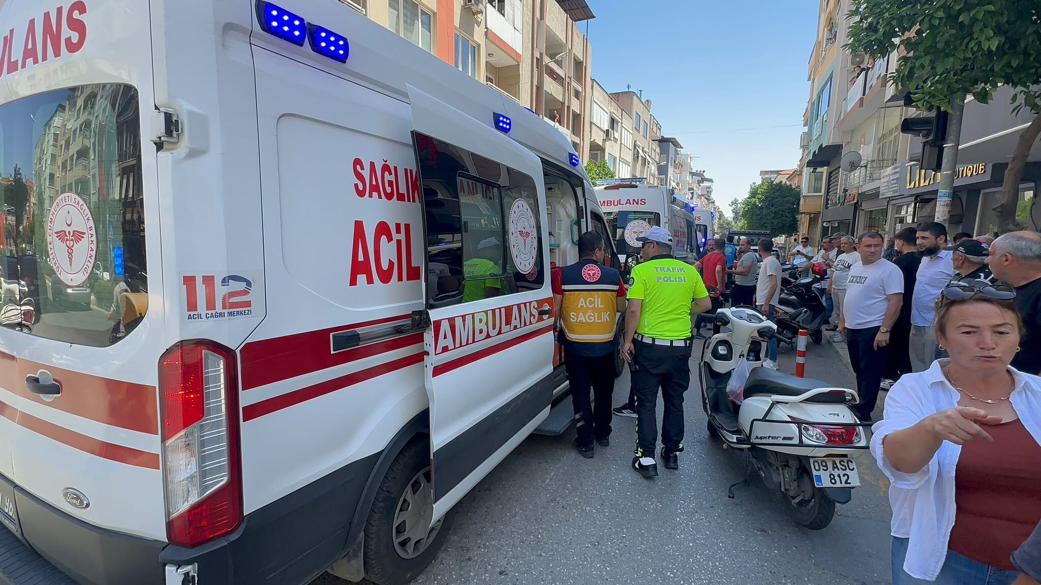 Aydın’da Yaya Geçidinde Can Pazarı Anne Ve 3 Çocuğa Motosiklet Çarptı (2)