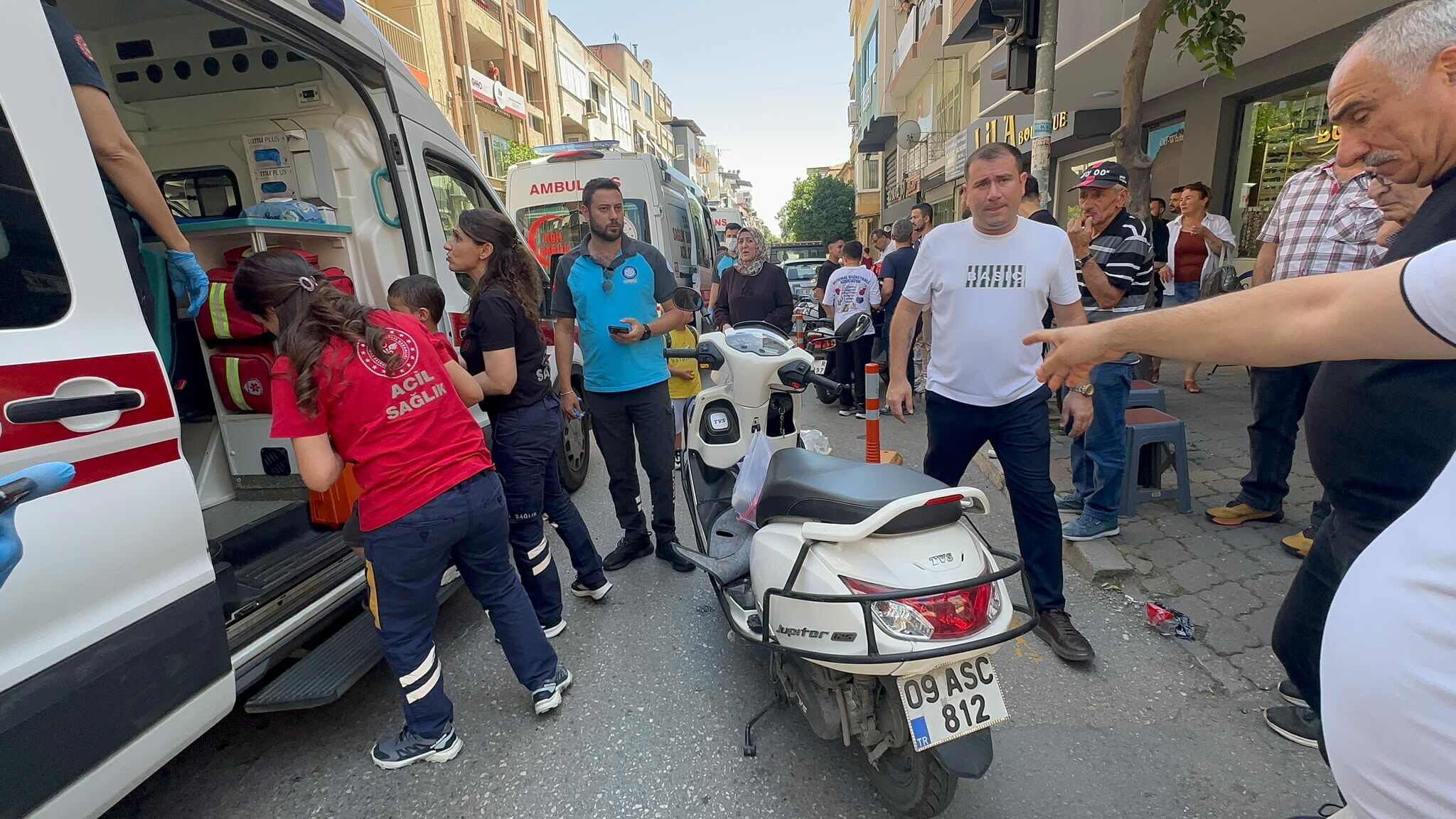 Aydın’da Yaya Geçidinde Can Pazarı Anne Ve 3 Çocuğa Motosiklet Çarptı (3)