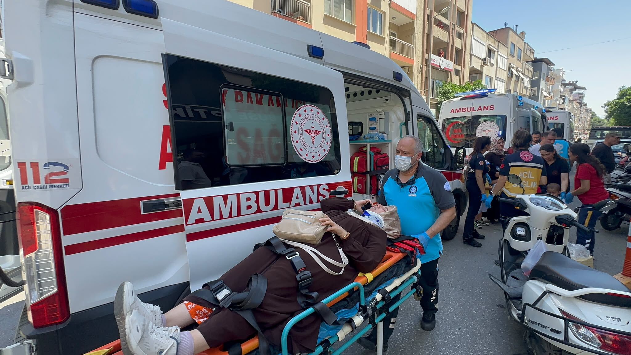 Aydın’da Yaya Geçidinde Can Pazarı Anne Ve 3 Çocuğa Motosiklet Çarptı (4)