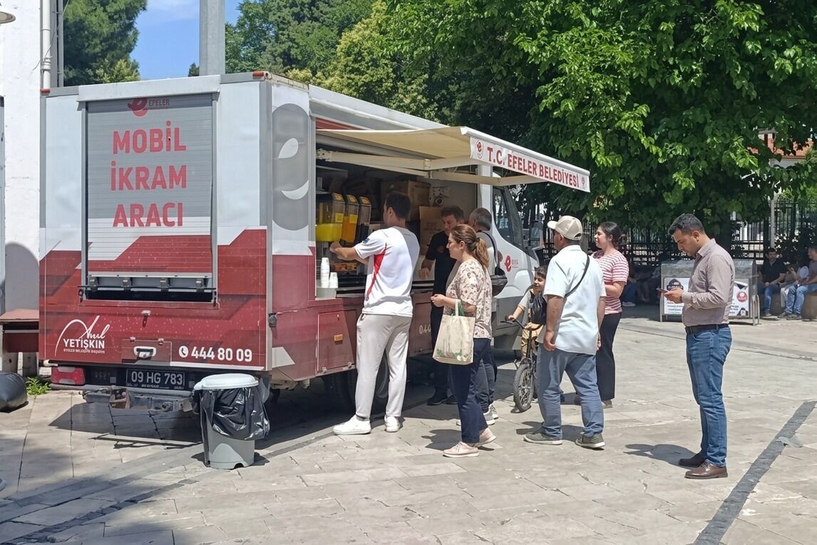 Aydın'da YKS seferberliği: Su ve içecek ikramı yapıldı