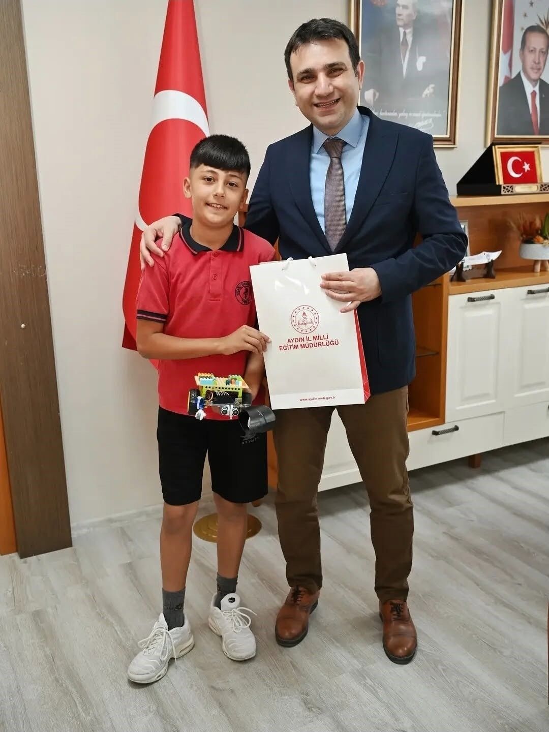 Aydınlı çocukların yaptığı 'Neşe Robot' Türkiye üçüncüsü