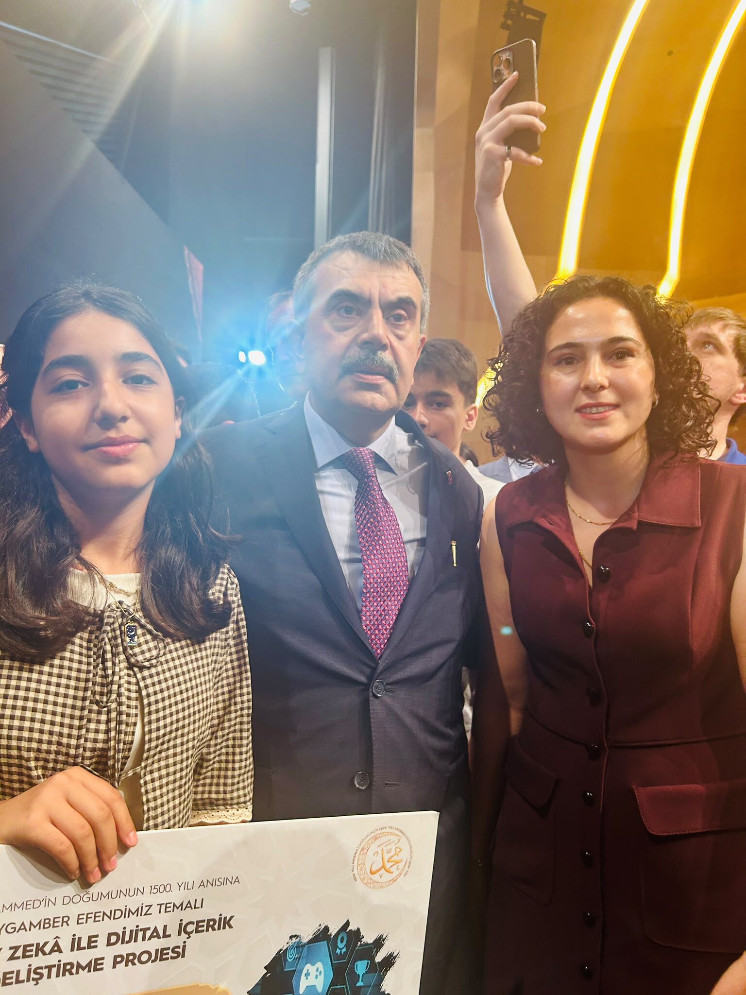 Aydınlı öğrenci Türkiye üçüncüsü oldu Ödülünü Bakan Tekin’in elinden aldı