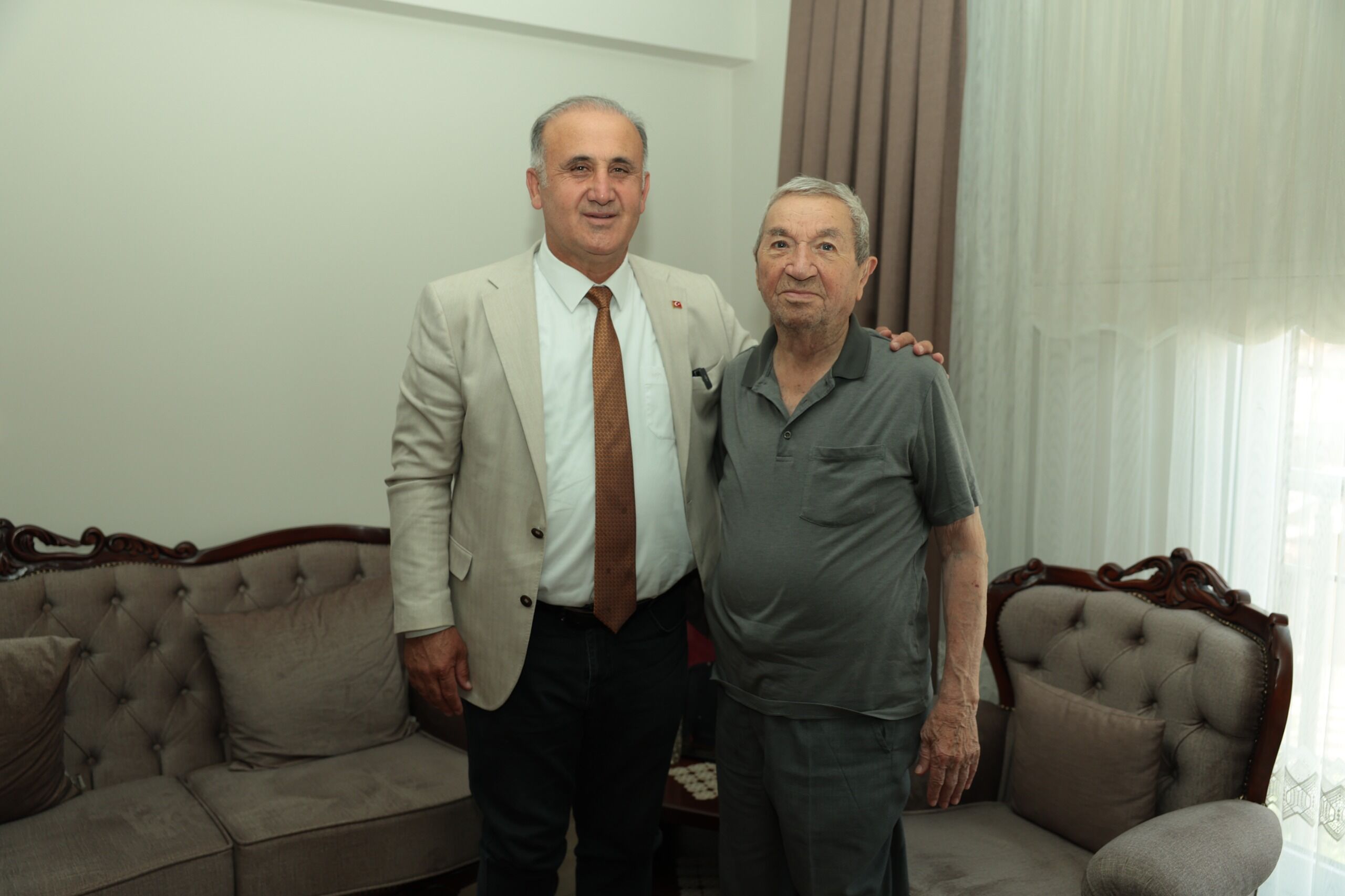 Başkan Kaya'dan Babalar Günü Öncesi Anlamlı Davranış Şehitlerin Babalarını Unutmadı (2)