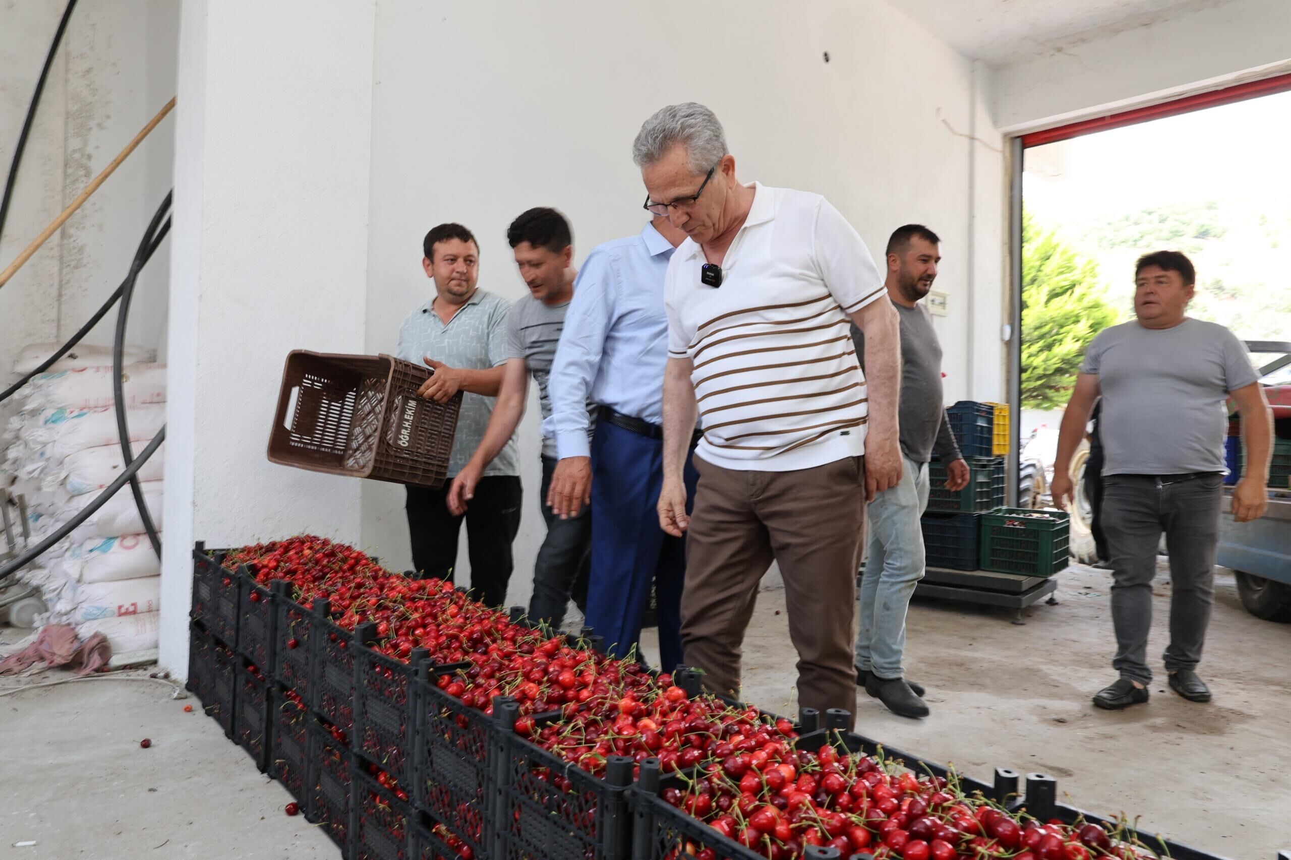 Baskan Tetik Ureticiler Ve Vatandaslarla Bulustu 671643 3A258E