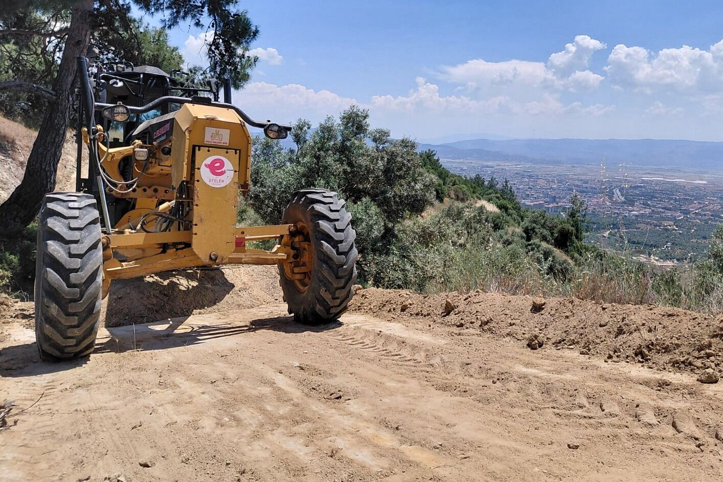 Efeler Belediyesi Ureticinin Yaninda Kirsal Mahallelerde Yol 667344 63D587