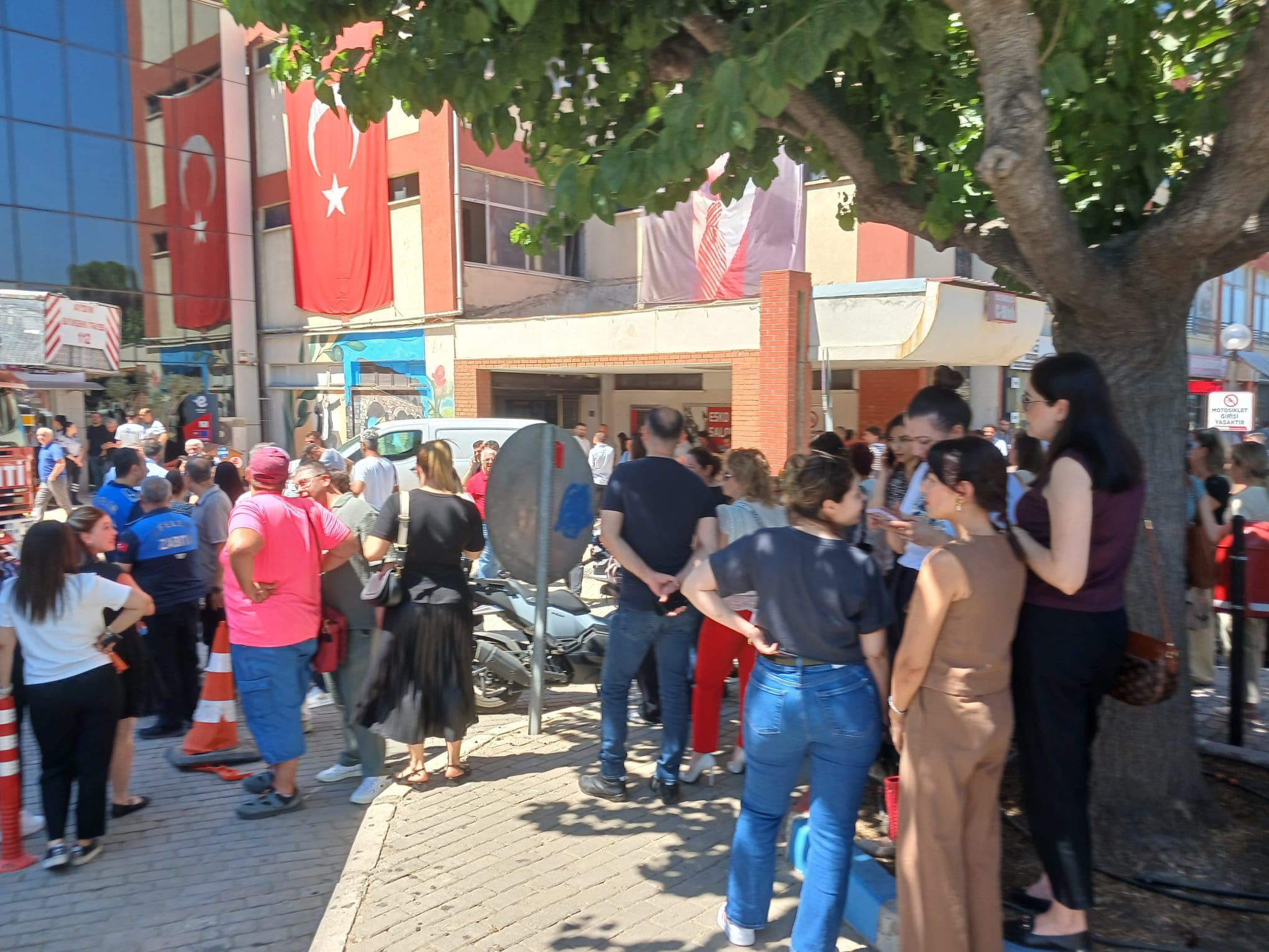 Efeler Belediyesi’nde korkutan yangın! Elektrik panosu alev aldı