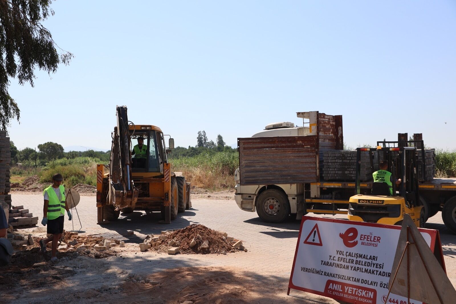 Efeler Belediyesinden Yol Calismasi Hastane Yolunda Ulasimi 669391 4A4246