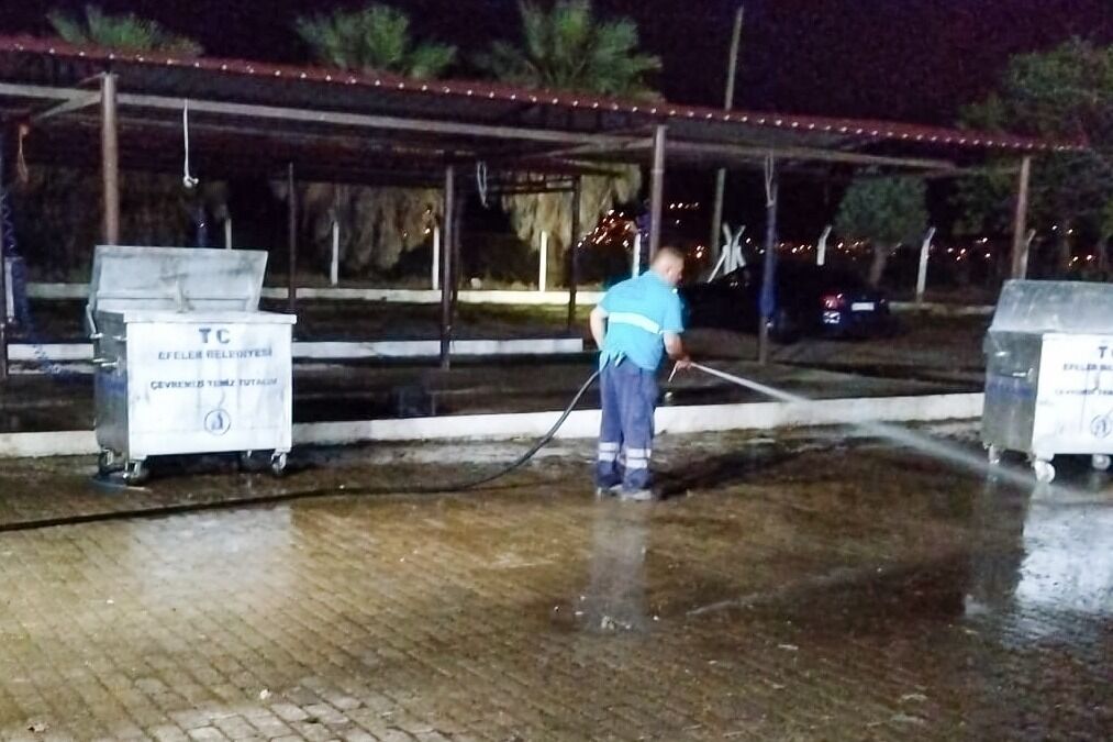 Efeler Belediyesi'nin bayram mesaisi meyvesini verdi