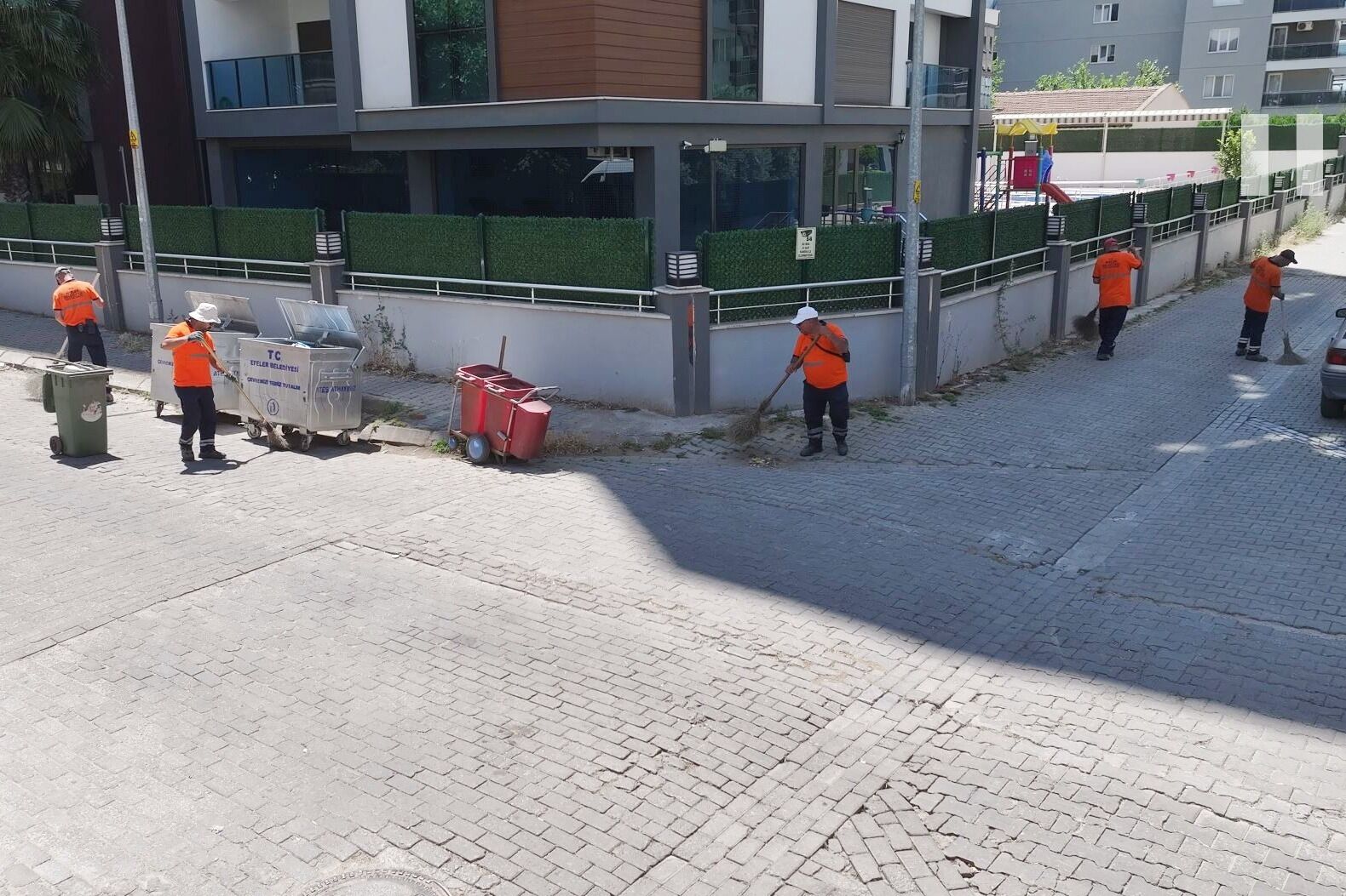 Efelerde Temizlik Calismalari Suruyor 670192 96Ff93