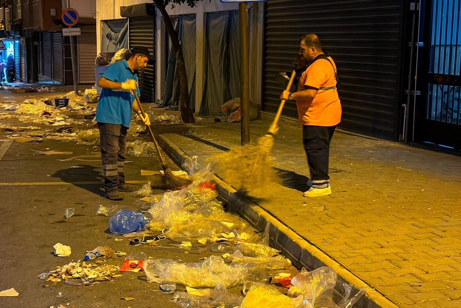 Efelerde Temizlik Calismalari Suruyor Semt Pazarlari Piril P 670730 14Bd2D