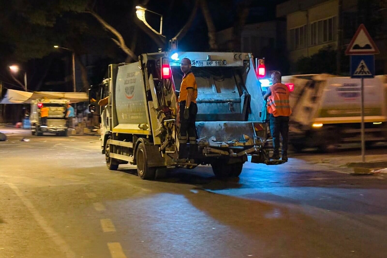 Efelerde Temizlik Calismalari Suruyor Semt Pazarlari Piril P 670730 C99F4D