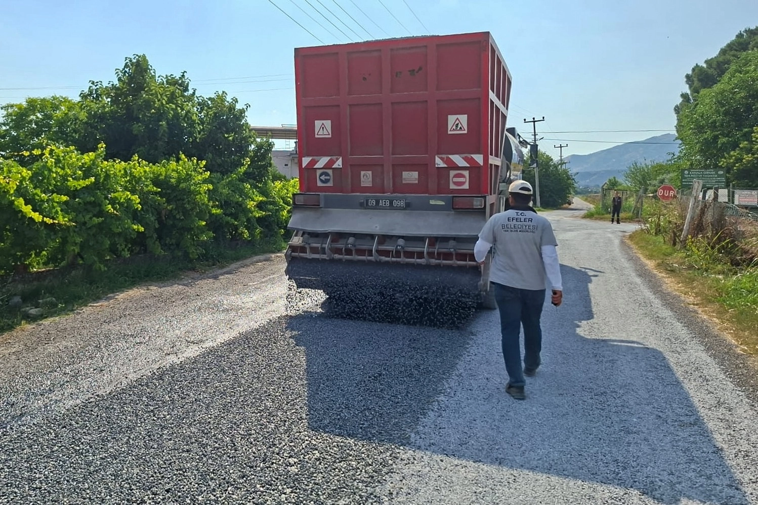 Efelerde Yol Hamlesi Asfaltlama Calismalari Hiz Kazandi 668436 Ff3Fc2