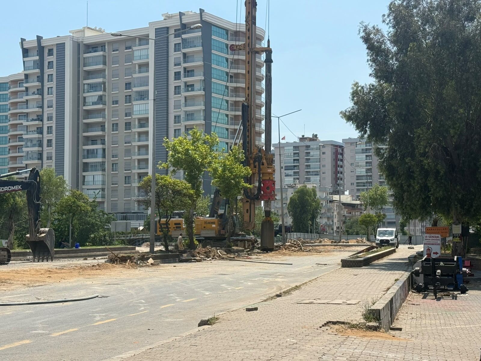 Efeler’deki ‘Tabakhane Deresi Köprüsü’nde yıkım başladı