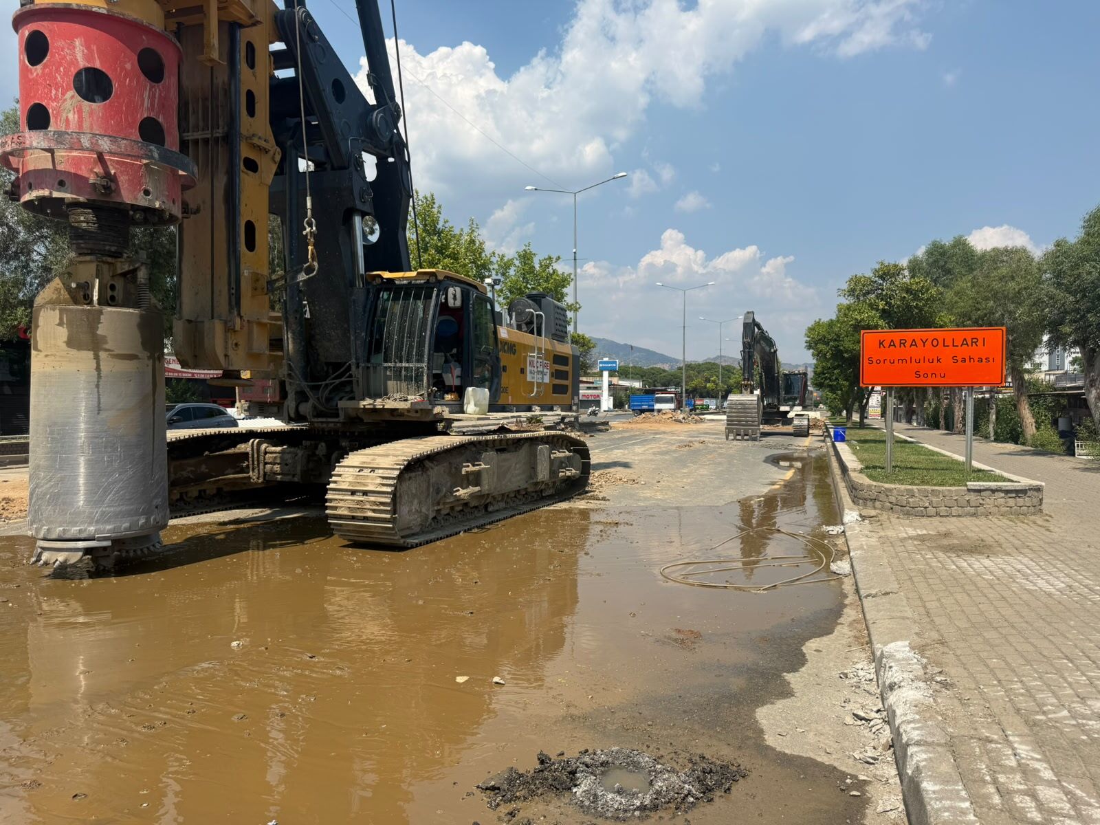 Efeler’deki ‘Tabakhane Deresi Köprüsü’nde yıkım başladı
