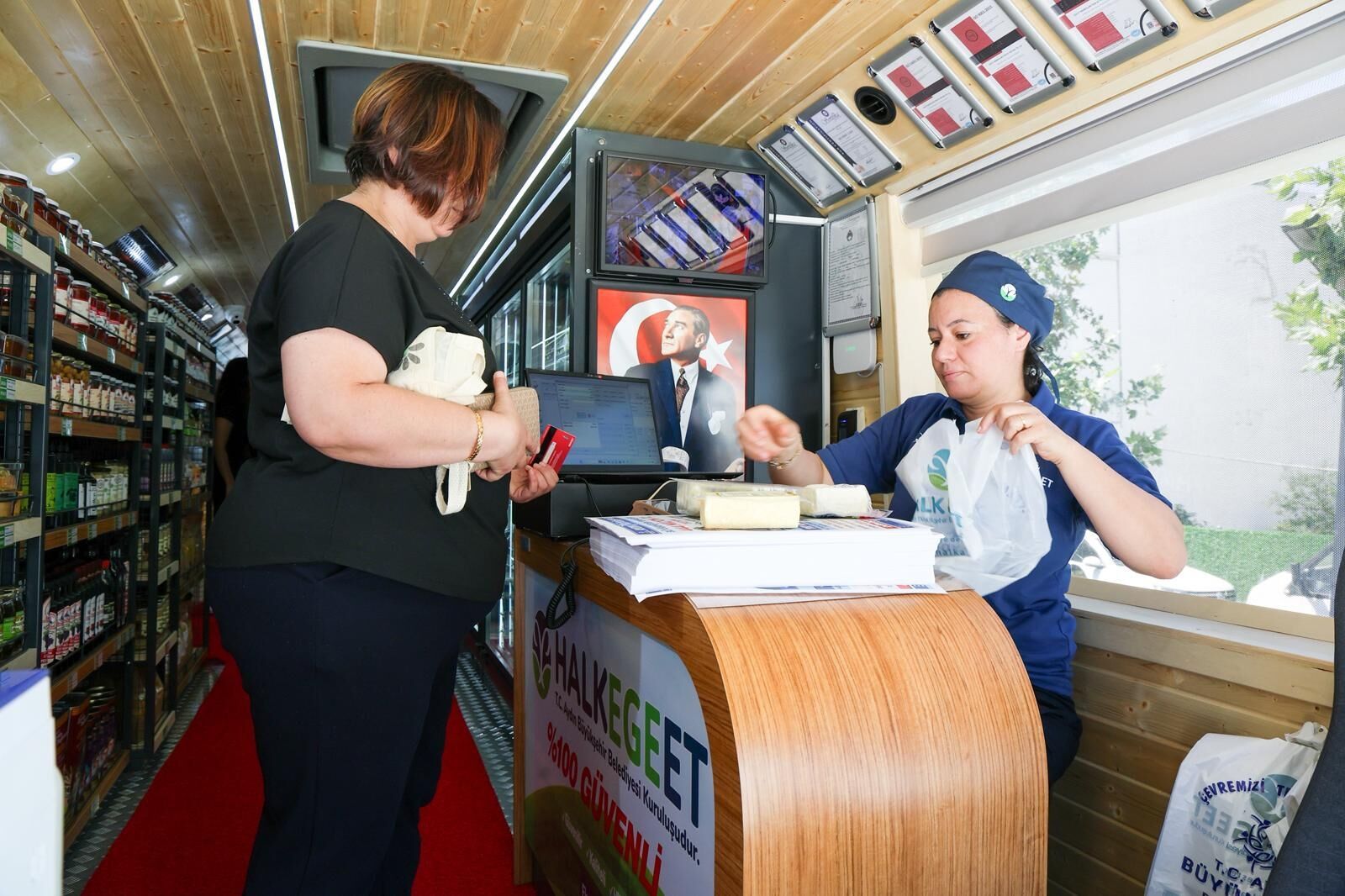 Halk Ege Et Mobil vatandaşların hizmetinde