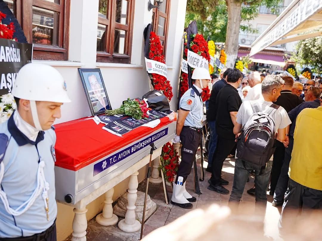 Kuşadası eski başkanına veda etti Engin Berberoğlu son yolculuğuna uğurlandı