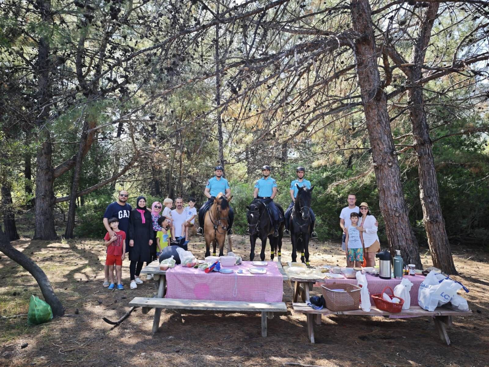 Kuşadası’nda atlı jandarmadan doğa nöbeti