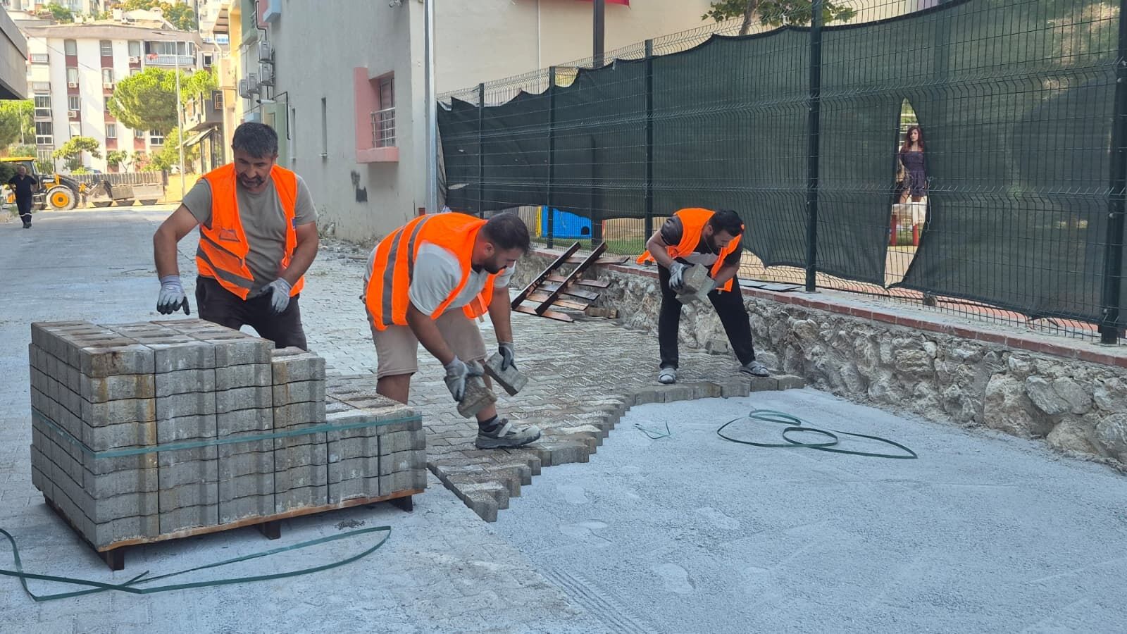 Kusadasinda Yol Yapim Calismalari Suruyor 673544 131242