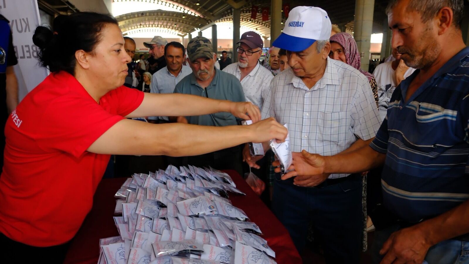 Kuyucak Belediyesi’nden Babalar Günü’ne anlamlı kutlama
