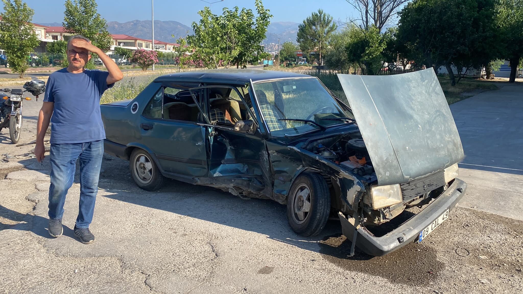Nazilli'de iki otomobil birbirine girdi