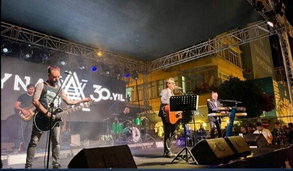Nazilli’de ‘Yaza Merhaba’ Denildi Ayna Grubu Rock Rüzgarı Estirdi (2)