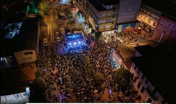 Nazilli’de ‘Yaza Merhaba’ Denildi Ayna Grubu Rock Rüzgarı Estirdi (3)