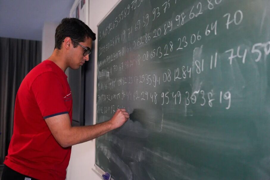 Nazillili Öğretmenin Öğrencisinden Matematik Şöleni 16 Yaşında Türkiye Rekoru Kırdı (2)