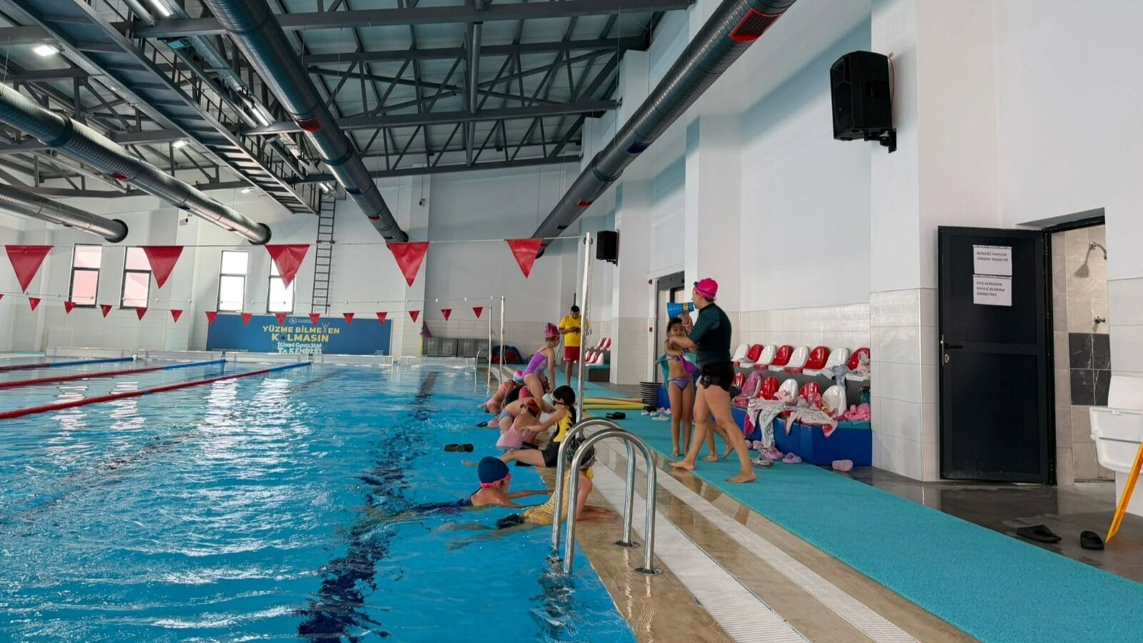 Söke’de yarı olimpik havuz kapılarını açtı