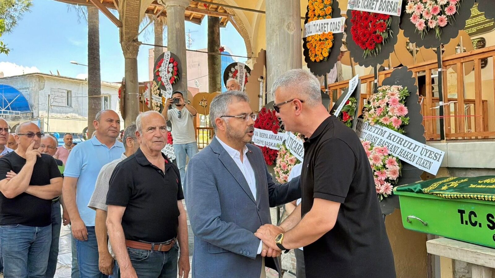 Söke’de Yoğun Katılımlı Cenaze Töreni Mehmet Ali Sakalar Gözyaşlarıyla Uğurlandı (3)
